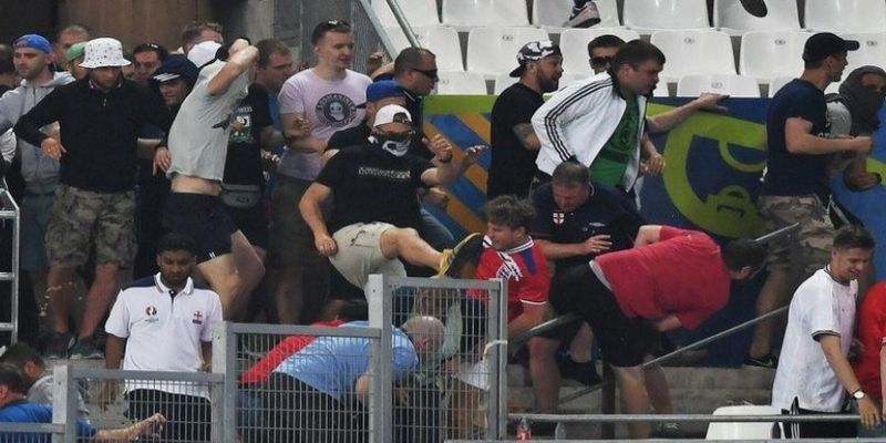 Hooligan Là Gì? Tìm Hiểu Chi Tiết Về Vấn Nạn Hooligan 3 Những hành vi thường thấy của vấn nạn Hooligan
